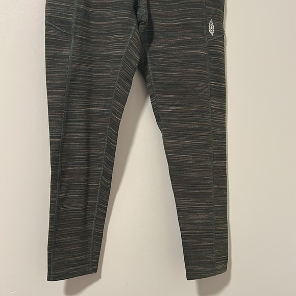 Free People Movement Roll Out Yoga Legging Green Size Medium Athletic Workout - Picture 3 of 6